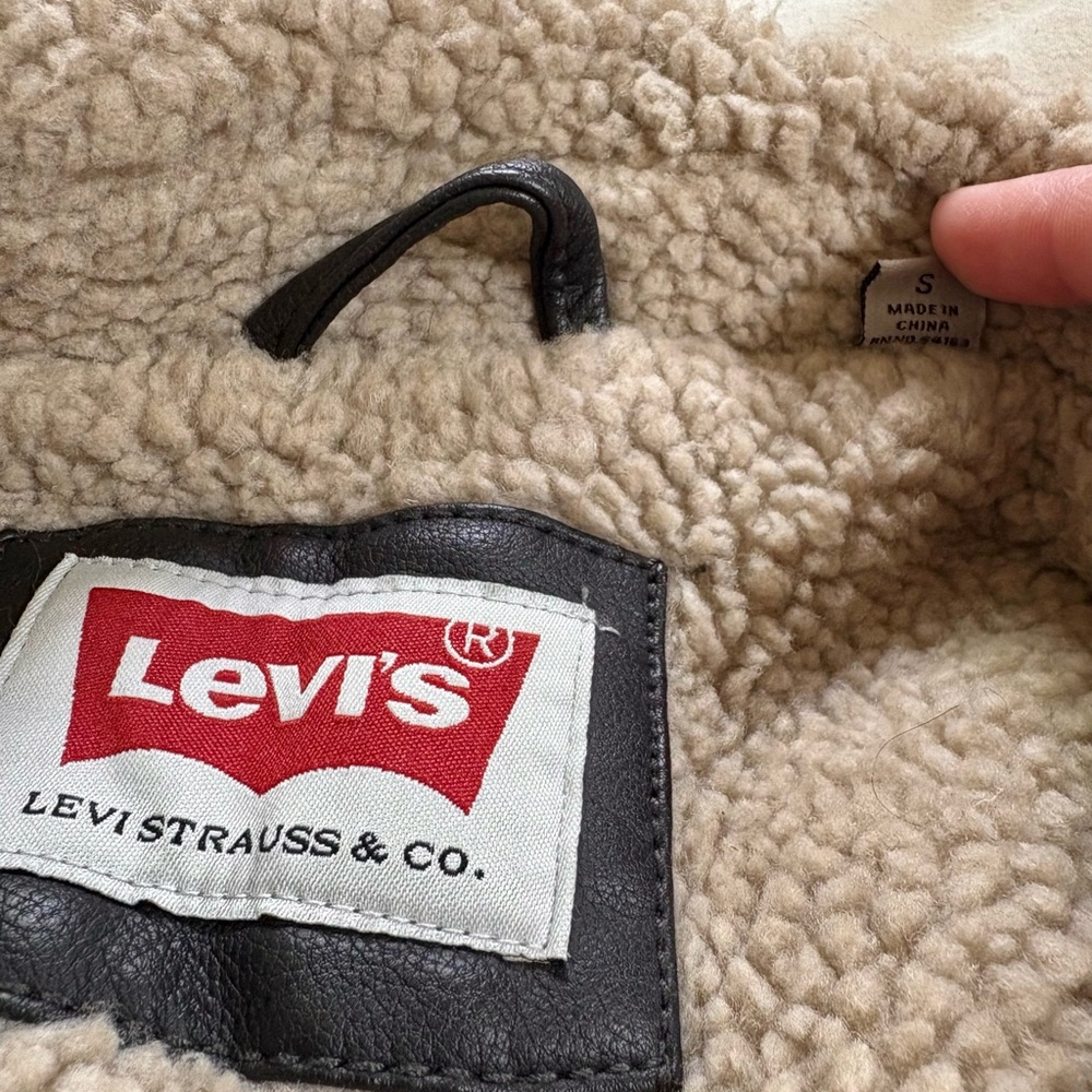 Levi’s Faux Leather Sherpa Lined Bomber Jacket size S - Picture 3 of 6